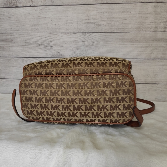 Michael Kors large backpack - Picture 7 of 16